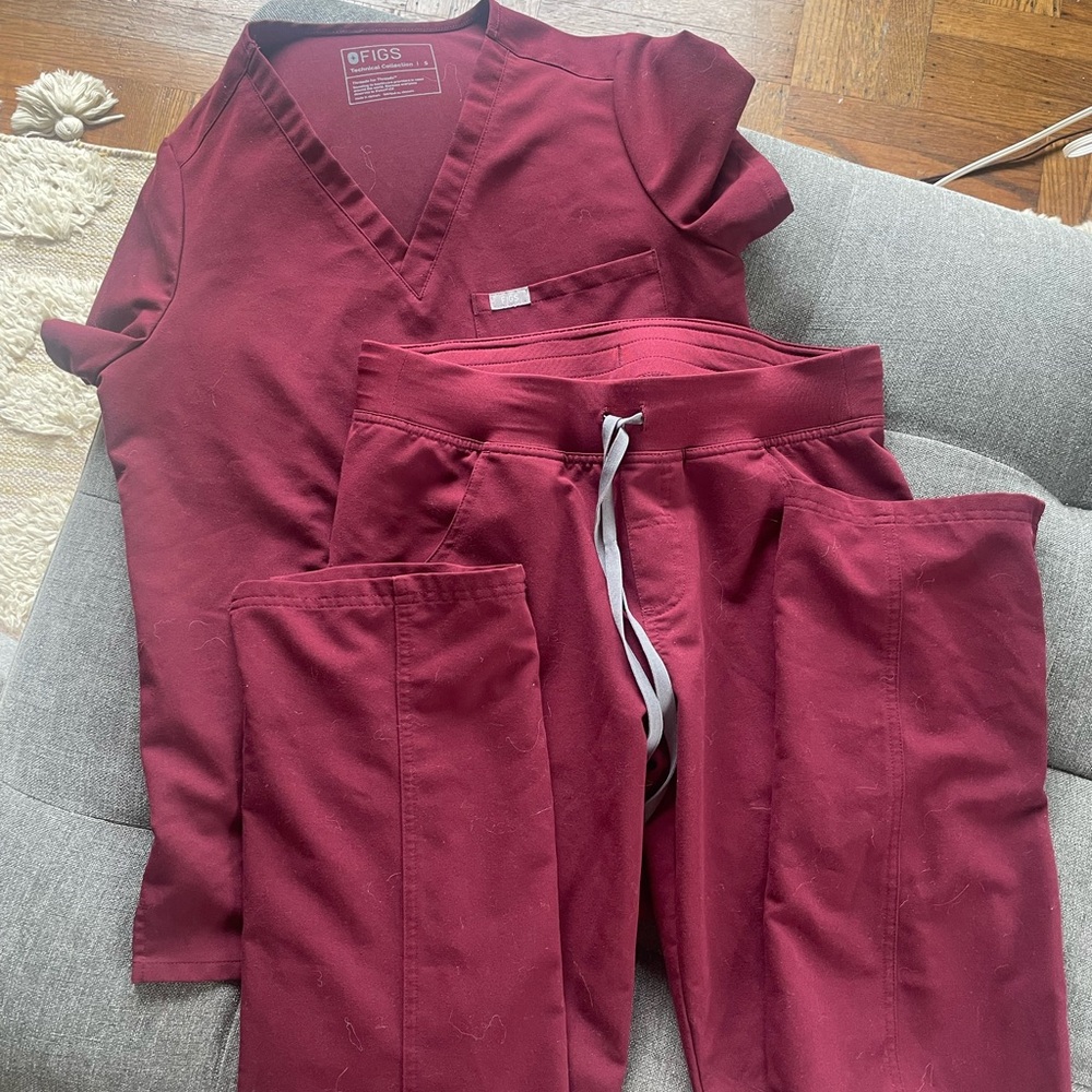 Figs Burgundy Scrub Set